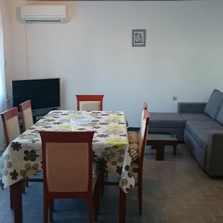 Luka Apartman *